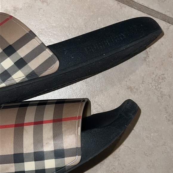 Burberry Slides - Picture 3 of 4